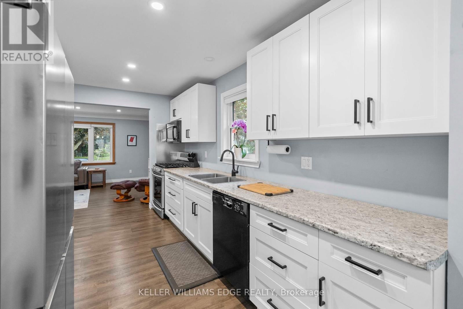 2 WEST 22ND STREET Image 14