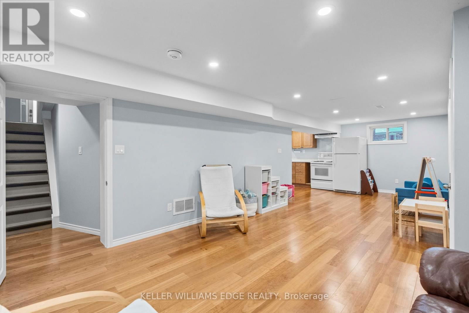 2 WEST 22ND STREET Image 27