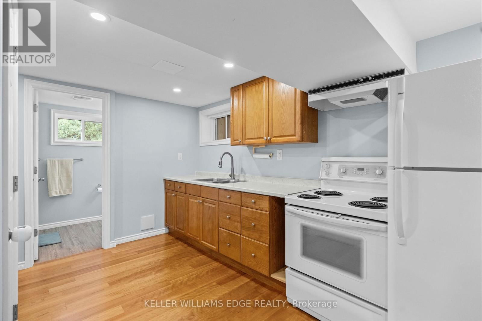 2 WEST 22ND STREET Image 32