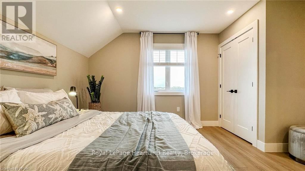 171 KINGFISHER LANE Image 32