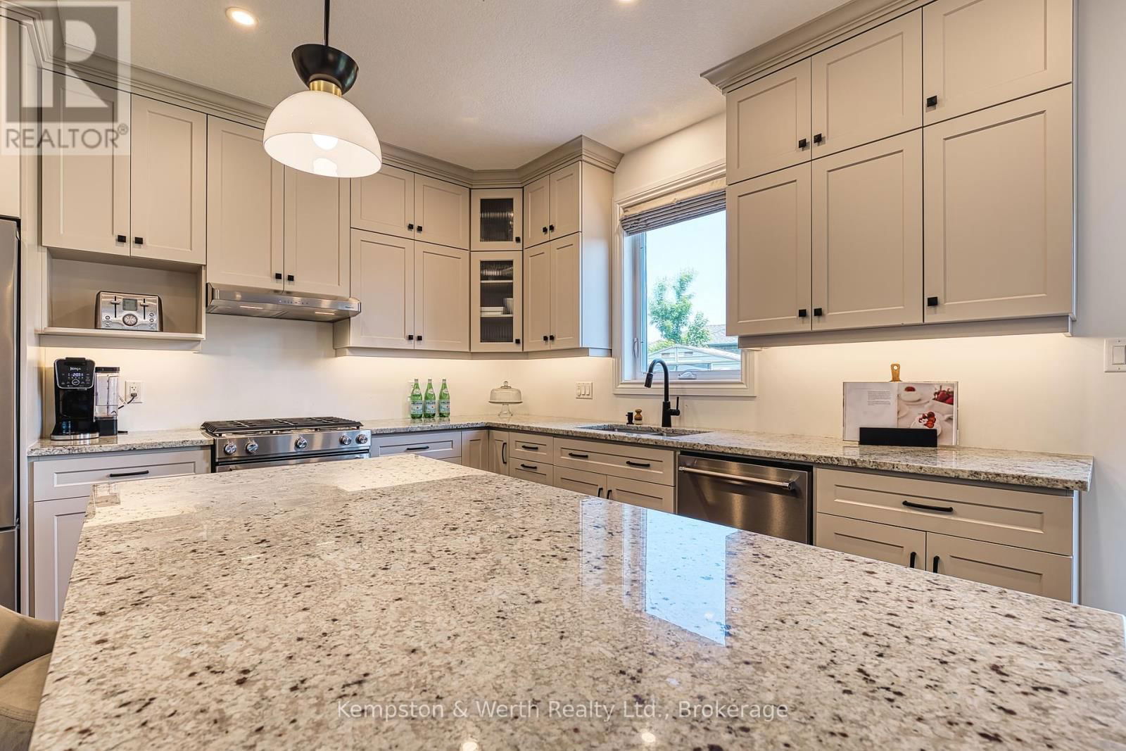 71 FORBES CRESCENT Image 17