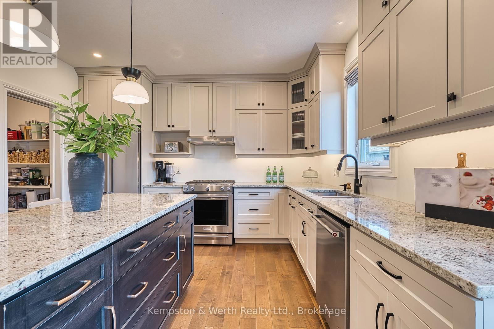 71 FORBES CRESCENT Image 18