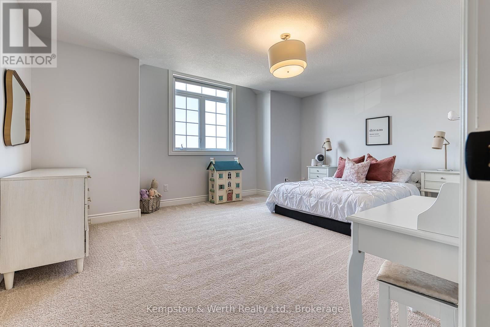 71 FORBES CRESCENT Image 26