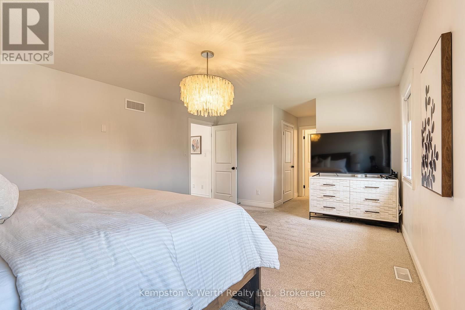 71 FORBES CRESCENT Image 31
