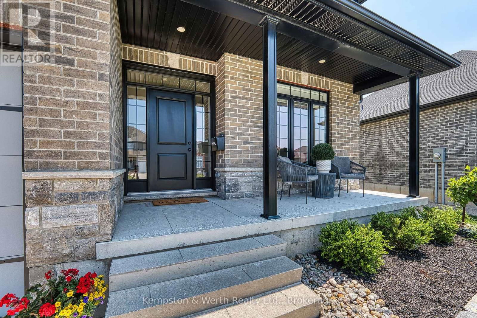 71 FORBES CRESCENT Image 4