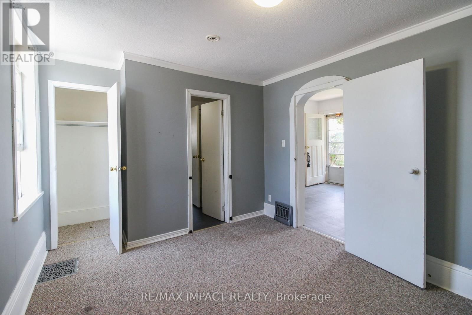 439 DIVISION STREET Image 12
