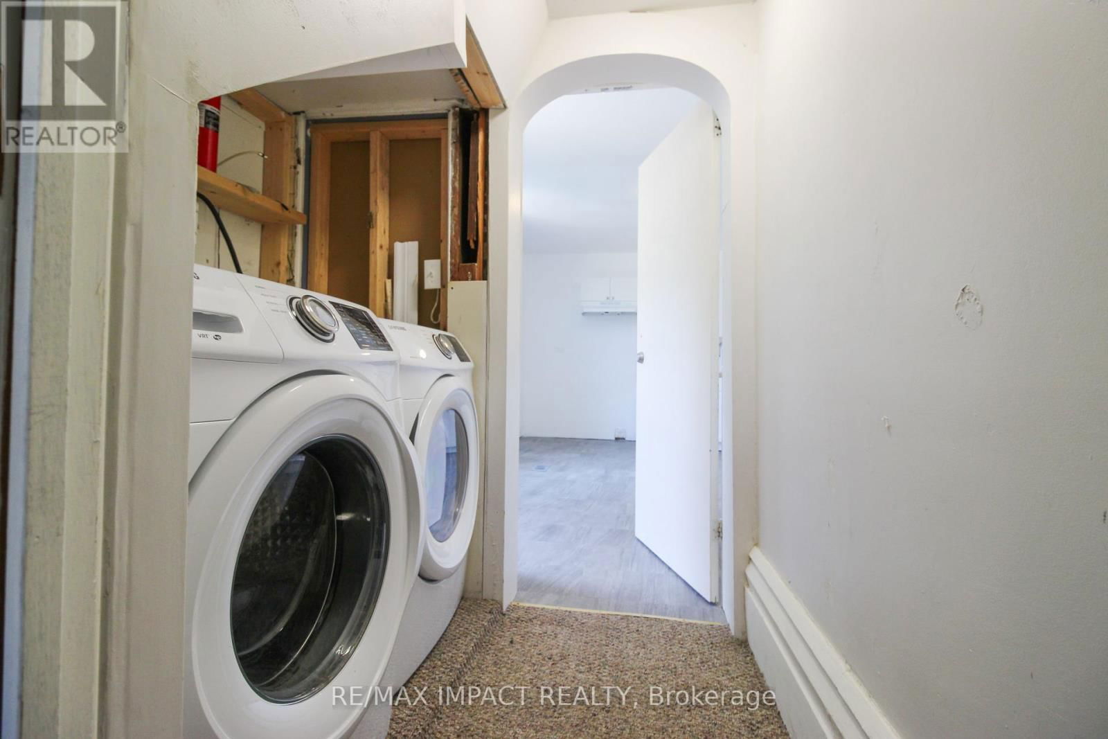 439 DIVISION STREET Image 16