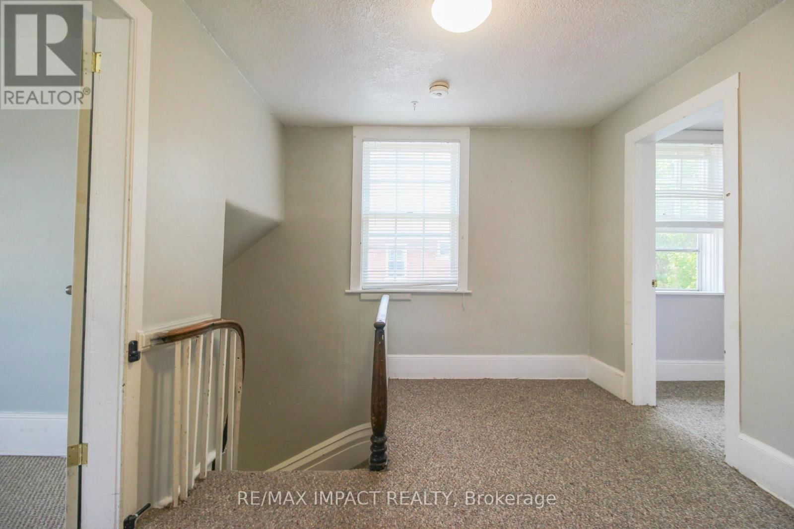 439 DIVISION STREET Image 17