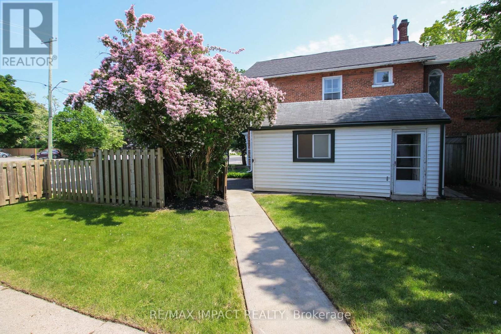 439 DIVISION STREET Image 28