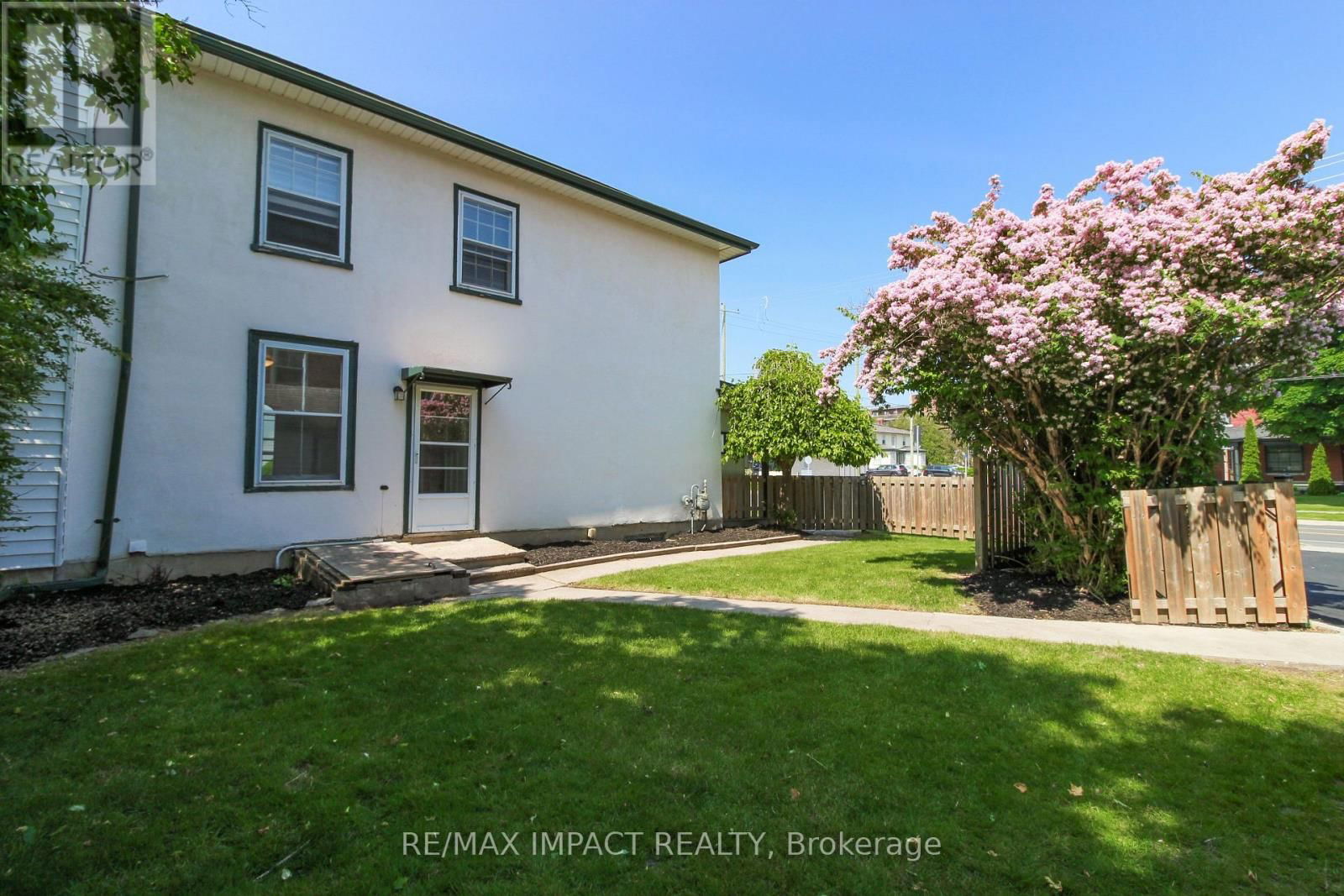 439 DIVISION STREET Image 30