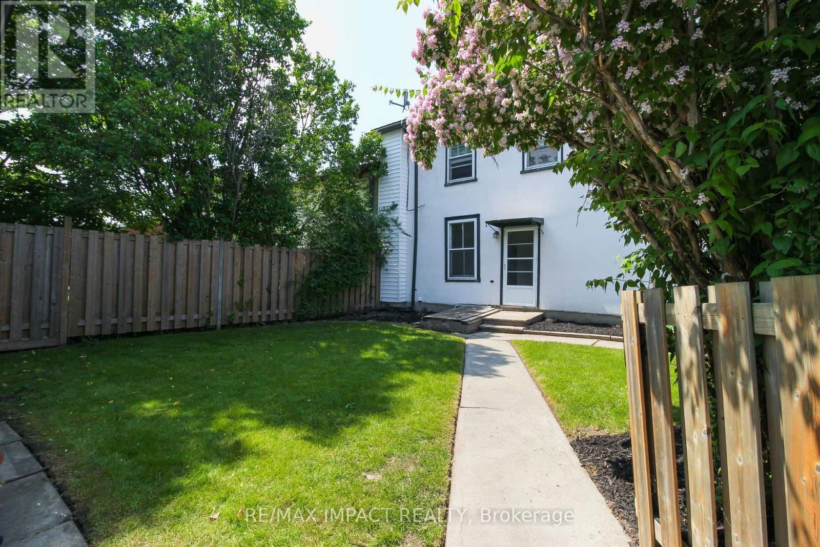 439 DIVISION STREET Image 31