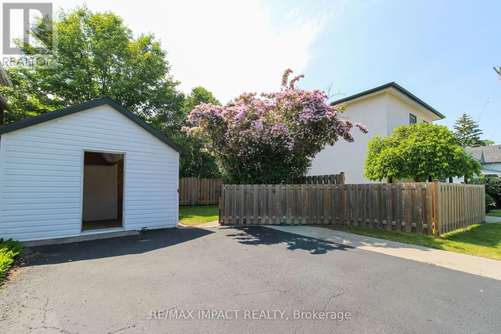 439 DIVISION STREET Image 34