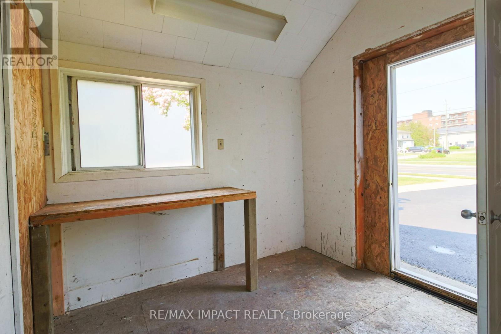 439 DIVISION STREET Image 35