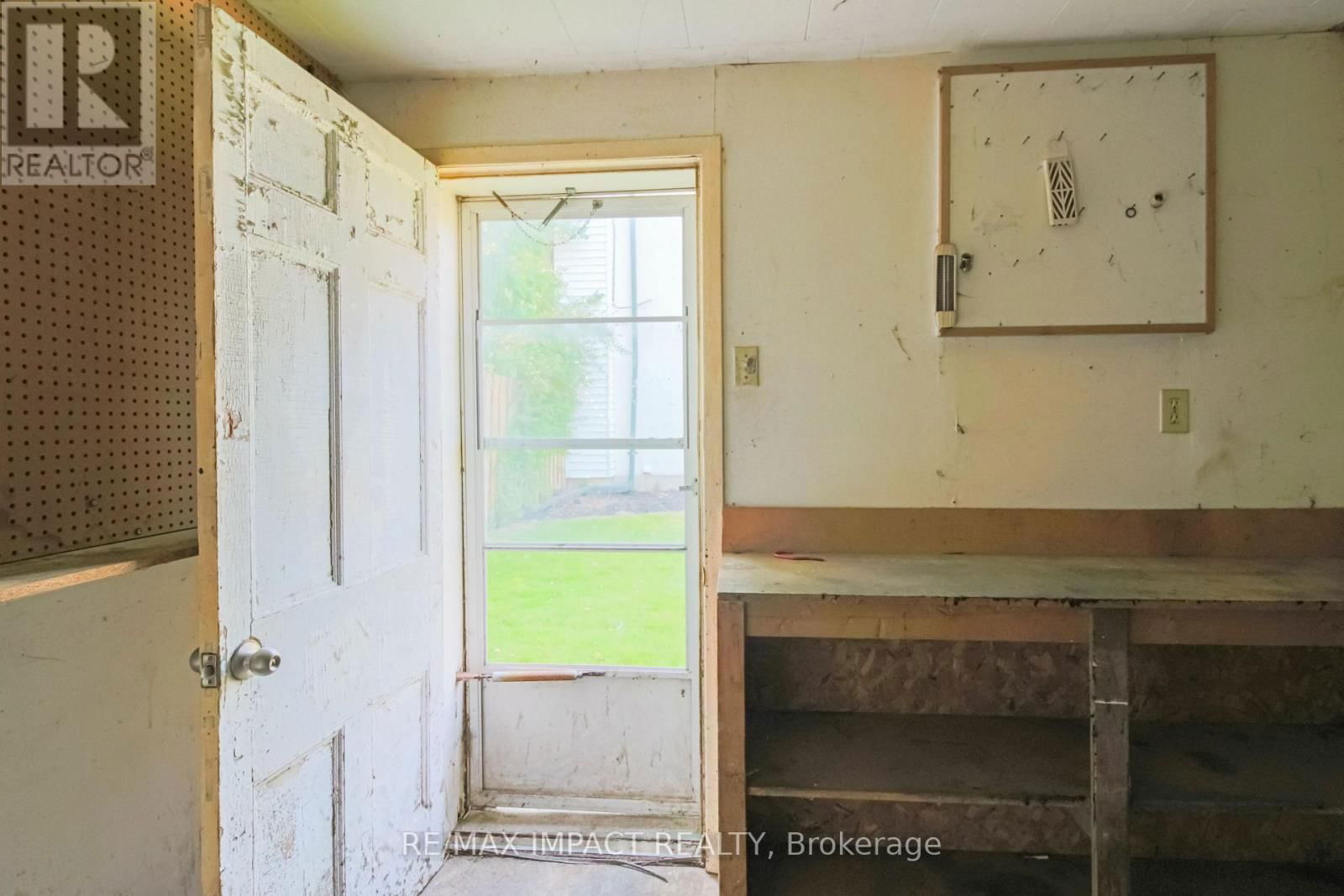 439 DIVISION STREET Image 38