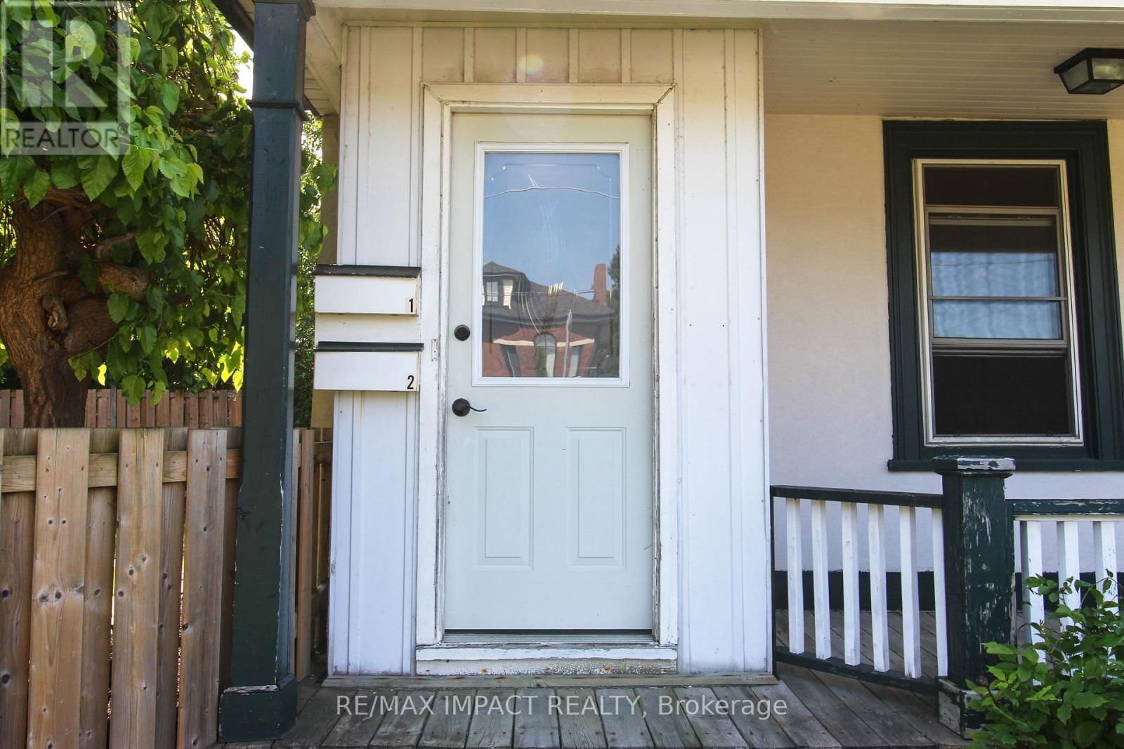 439 DIVISION STREET Image 4