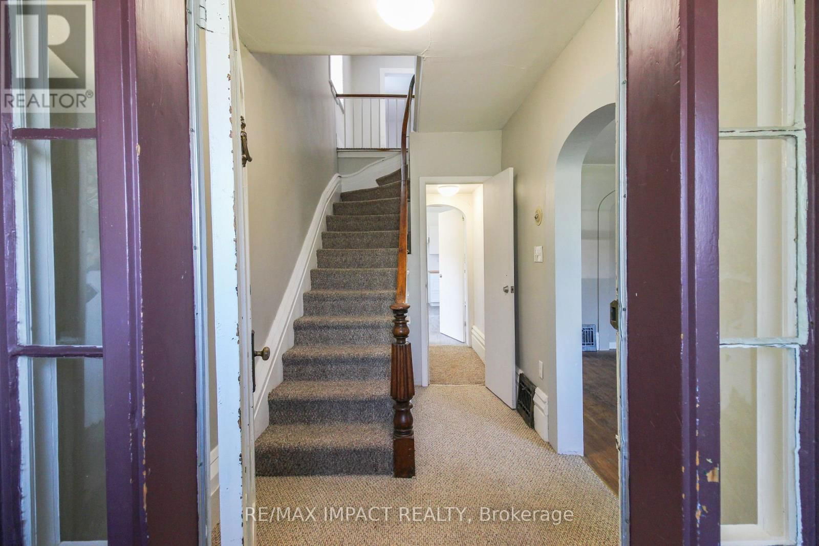439 DIVISION STREET Image 5