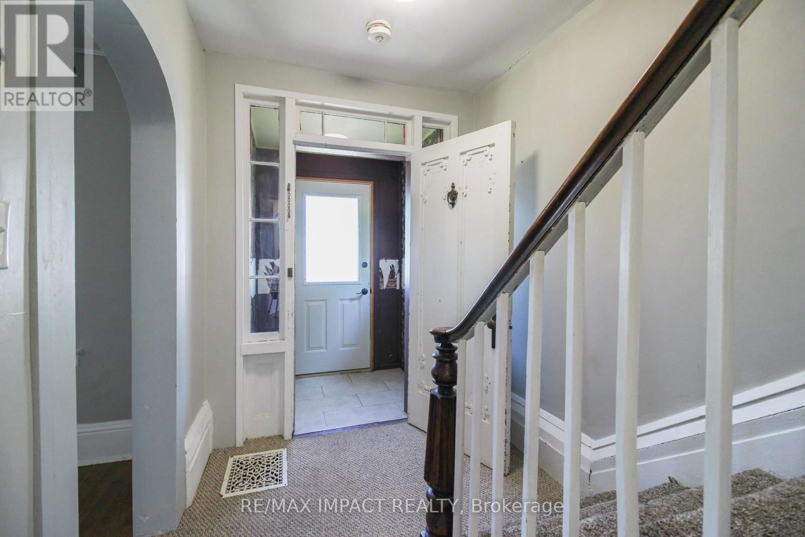 439 DIVISION STREET Image 6