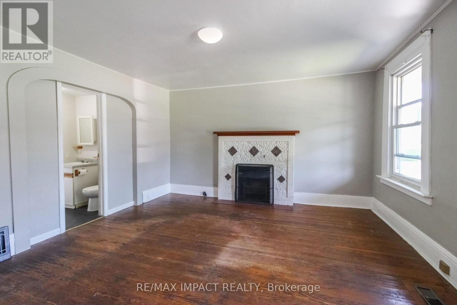 439 DIVISION STREET Image 7