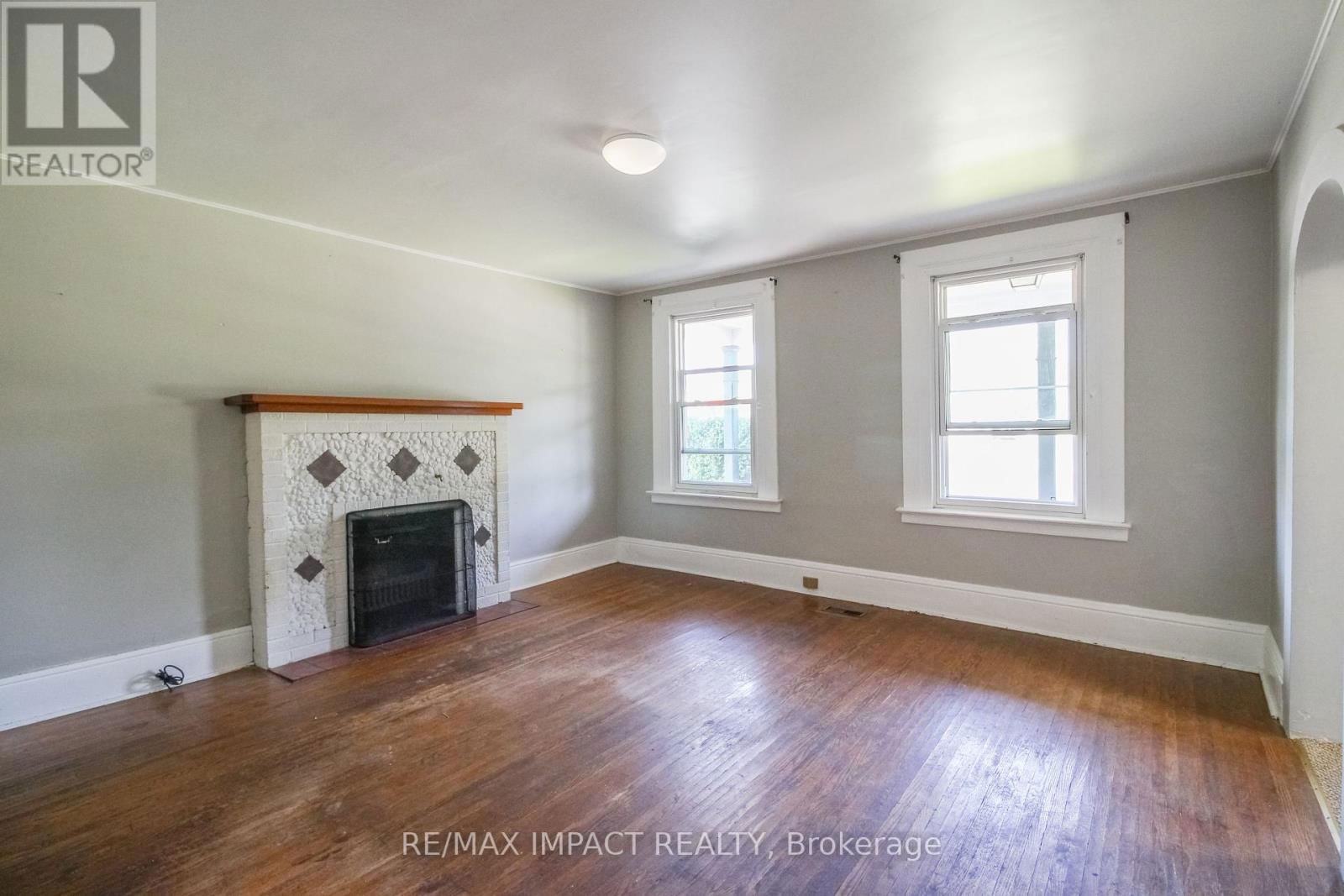 439 DIVISION STREET Image 8