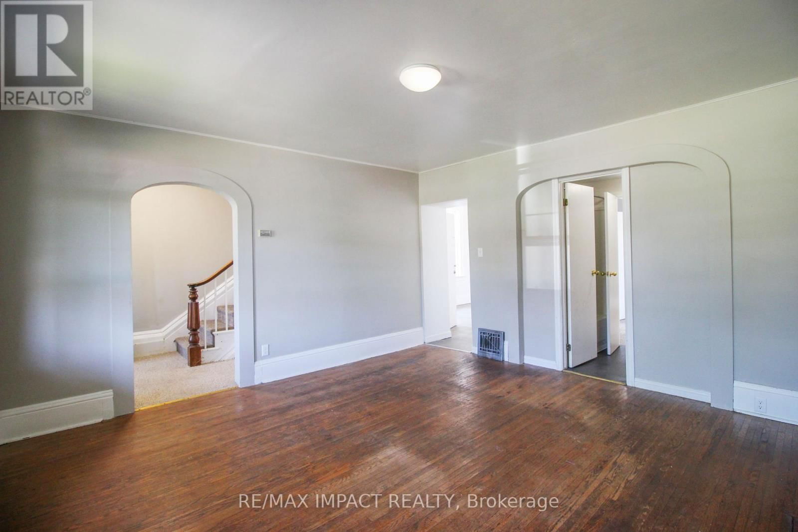 439 DIVISION STREET Image 9