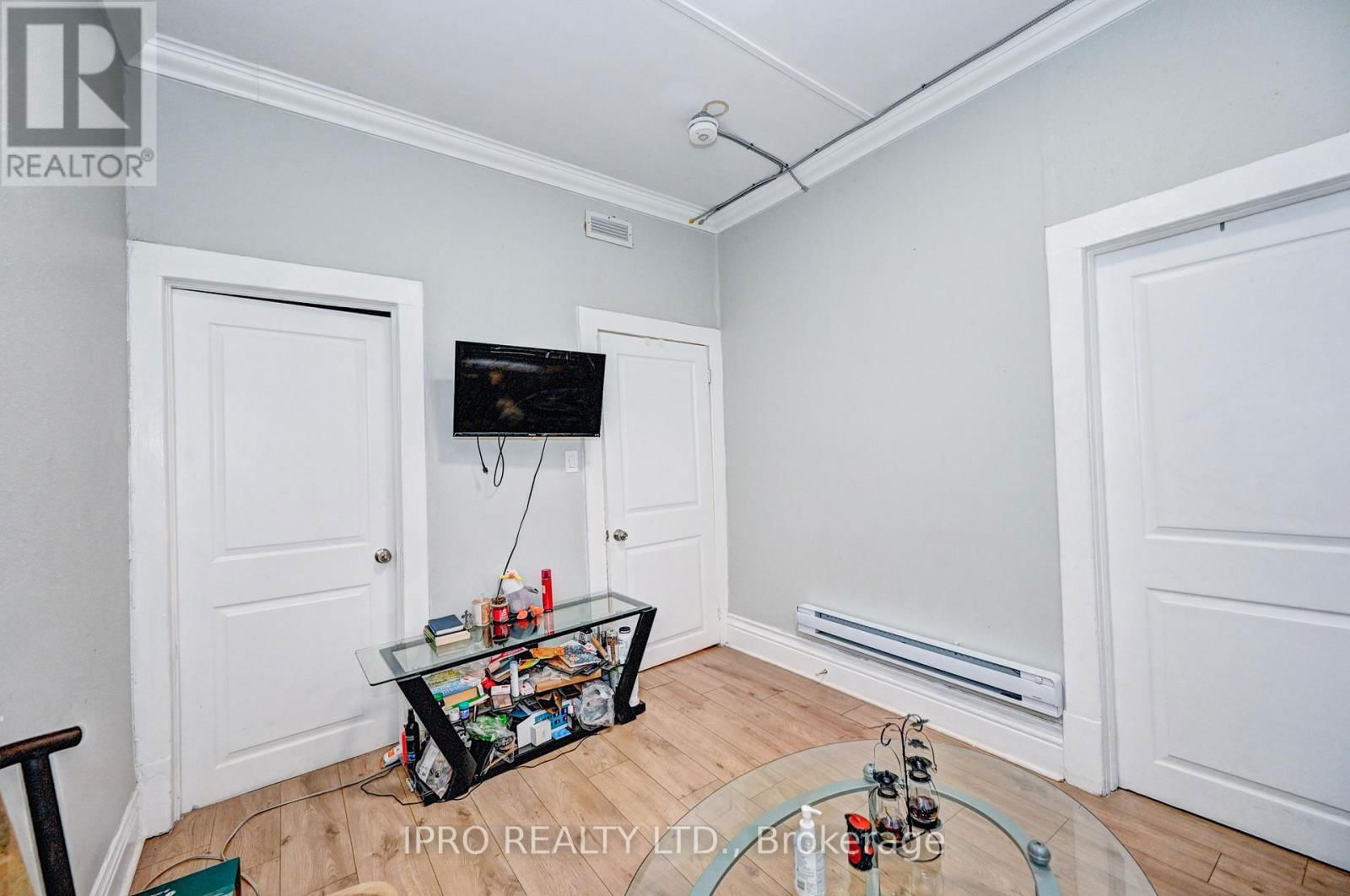 15 AINSLIE STREET NORTH Image 11