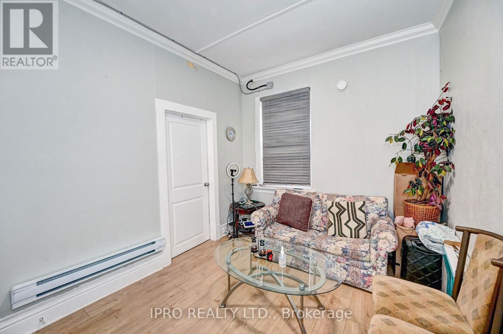15 AINSLIE STREET NORTH Image 12