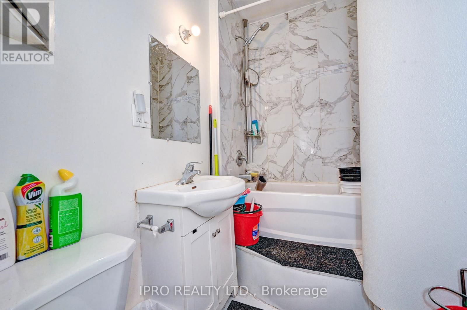 15 AINSLIE STREET NORTH Image 26