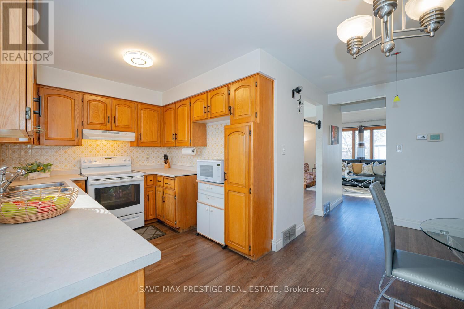 84 WIMBLETON CRESCENT Image 15