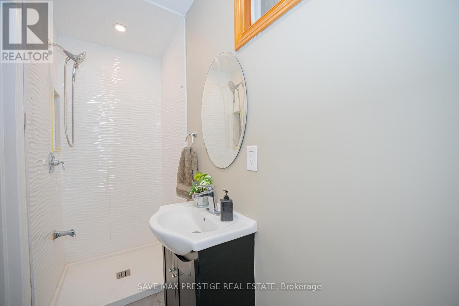 84 WIMBLETON CRESCENT Image 17