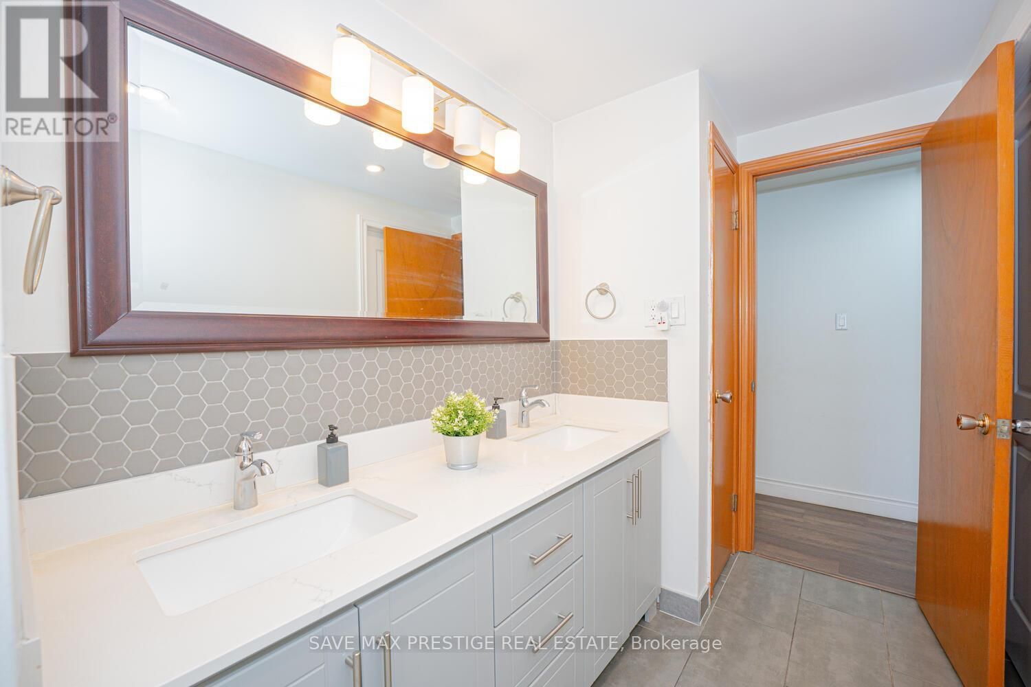 84 WIMBLETON CRESCENT Image 28