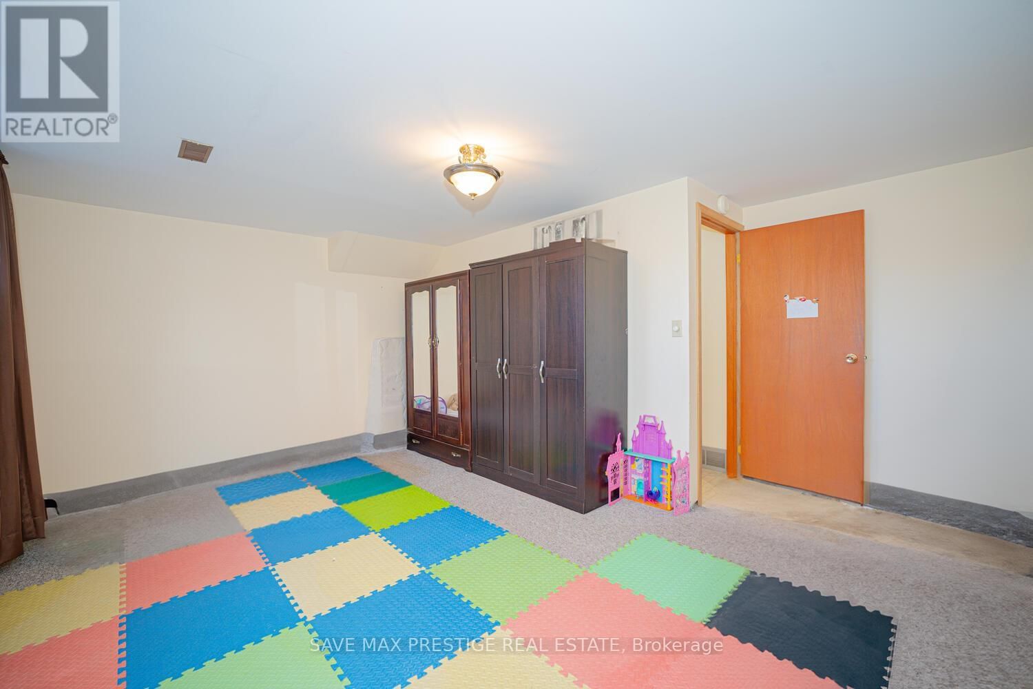 84 WIMBLETON CRESCENT Image 30