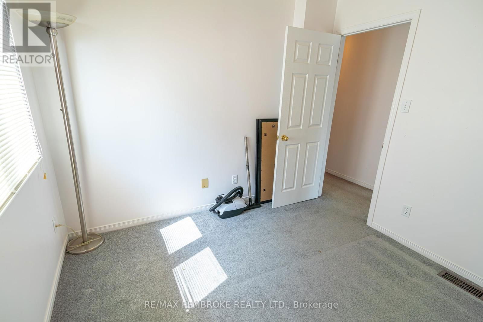 324 MATHESON DRIVE Image 18