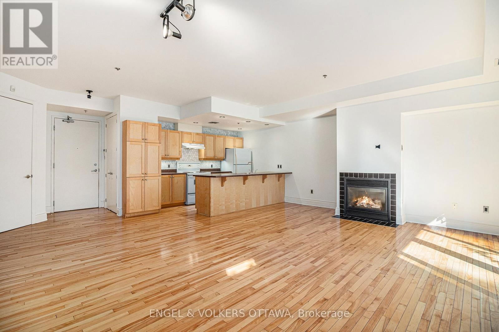 104 - 400 MCLEOD STREET Image 3