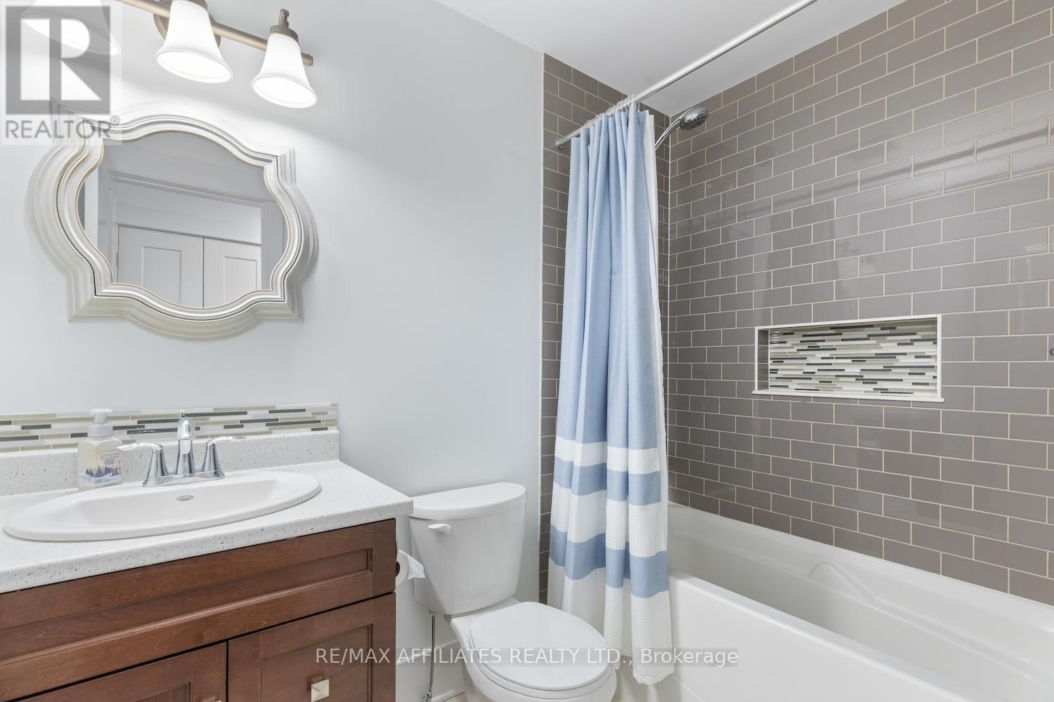 108 DENISE CRESCENT Image 33