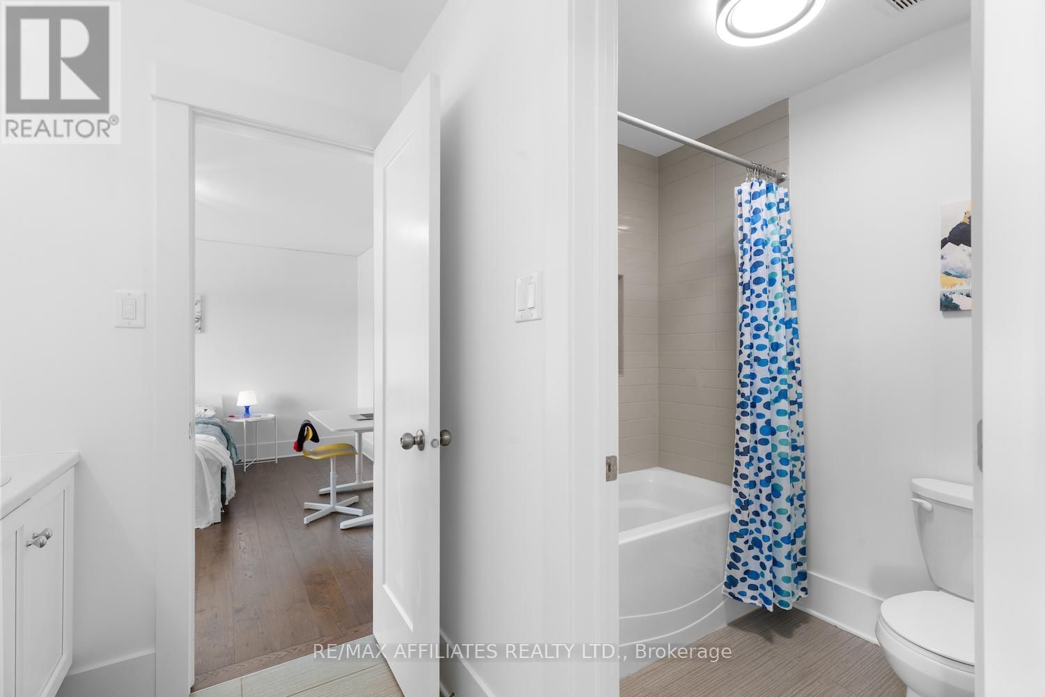 108 DENISE CRESCENT Image 35