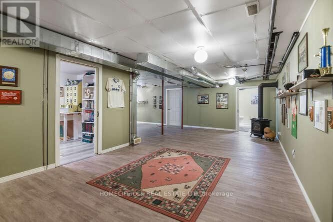 296 WOOD STREET EAST Image 18