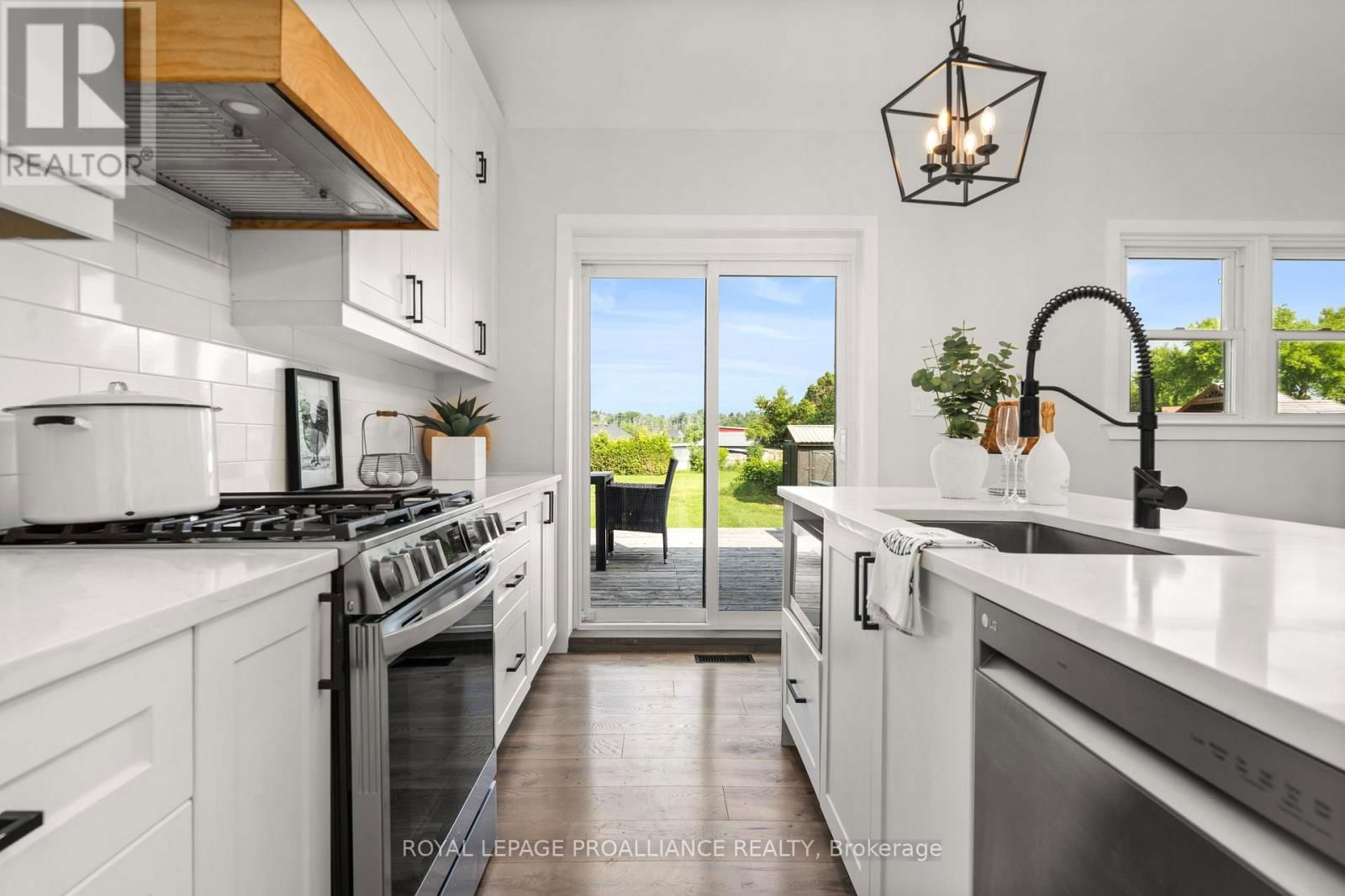 6 BAYSIDE DRIVE Image 15