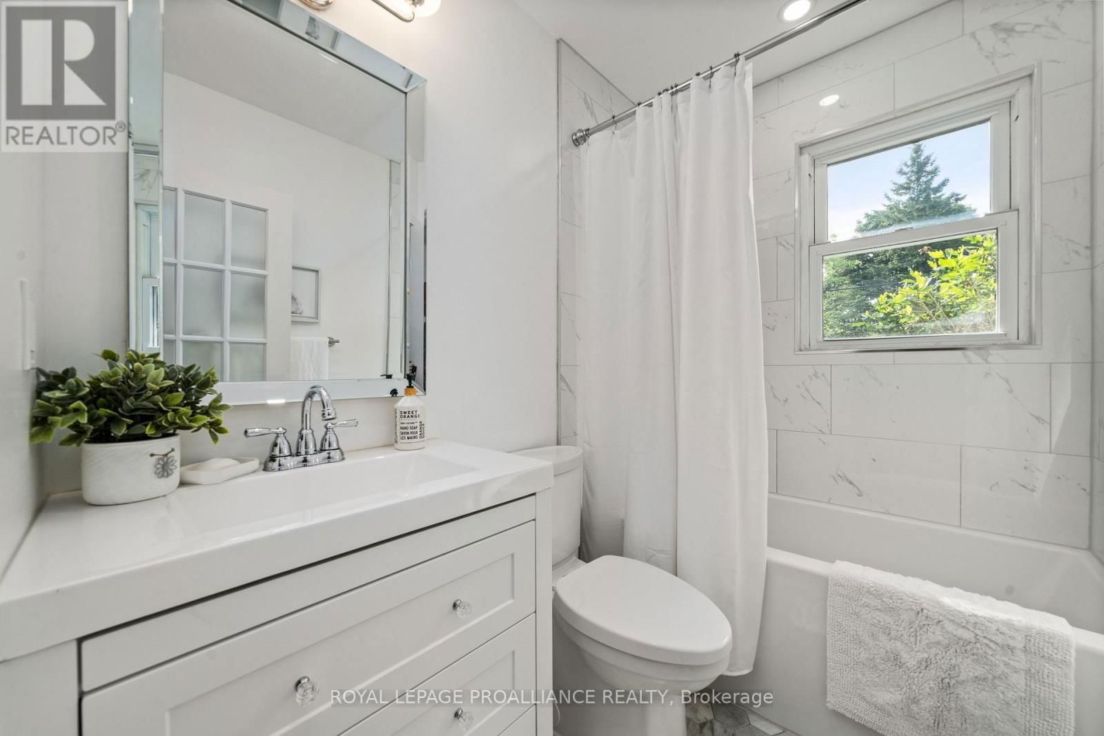 6 BAYSIDE DRIVE Image 23