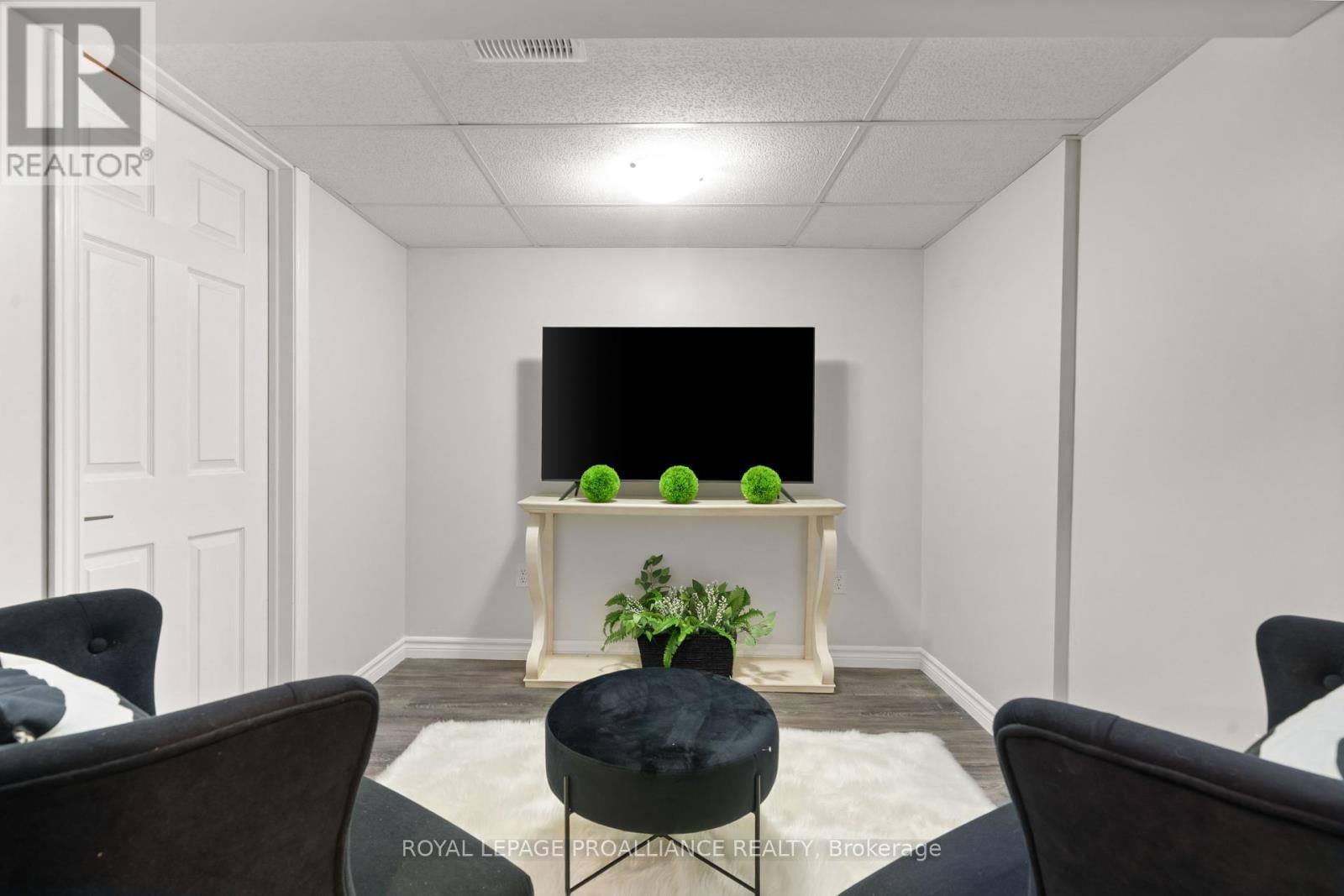6 BAYSIDE DRIVE Image 31