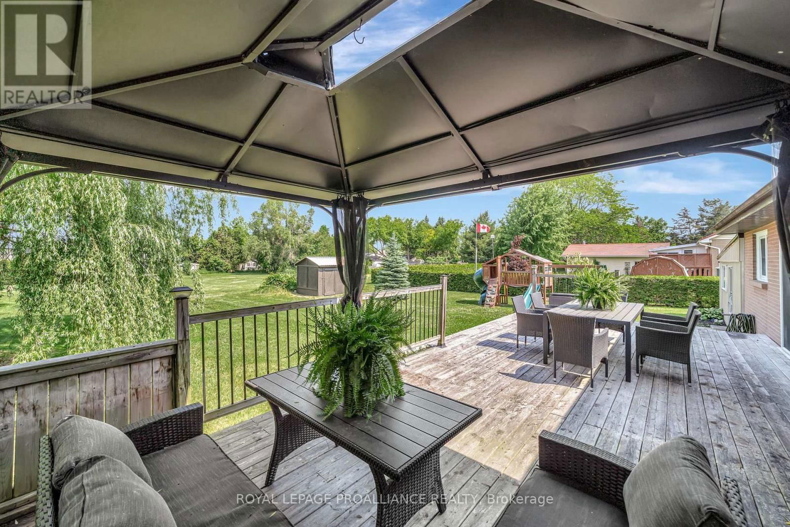 6 BAYSIDE DRIVE Image 36