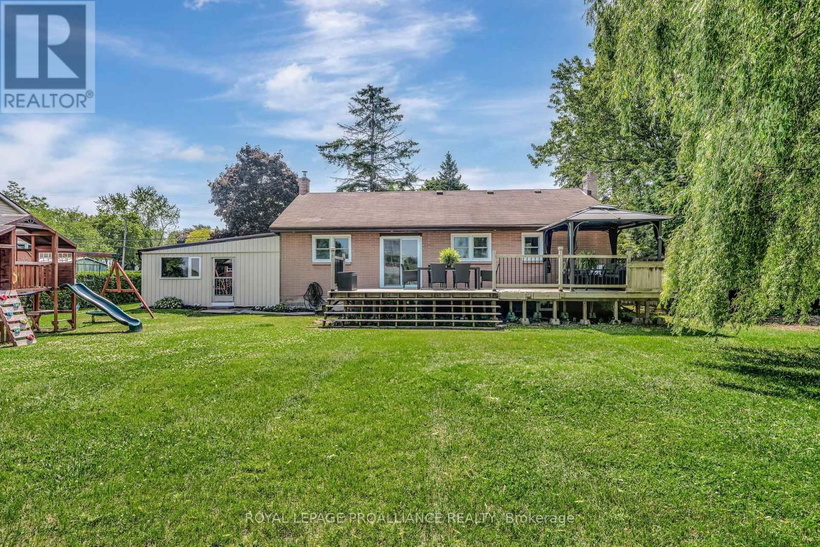 6 BAYSIDE DRIVE Image 38