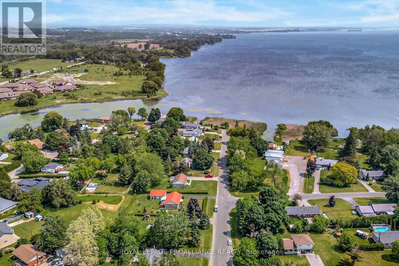 6 BAYSIDE DRIVE Image 40
