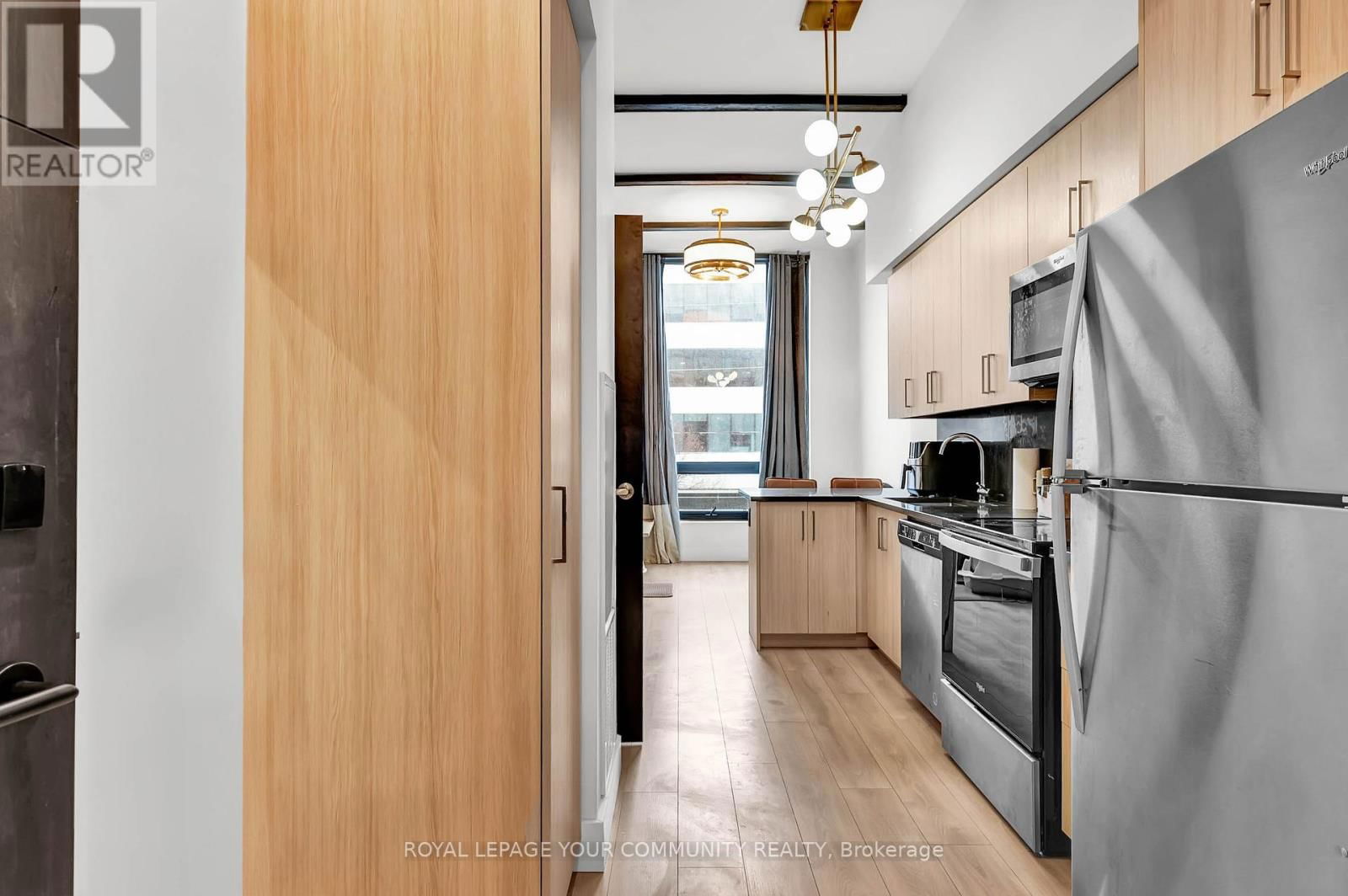 202 - 145 COLUMBIA STREET WEST Image 9