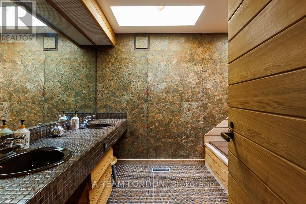 763 CLEARVIEW CRESCENT Image 30