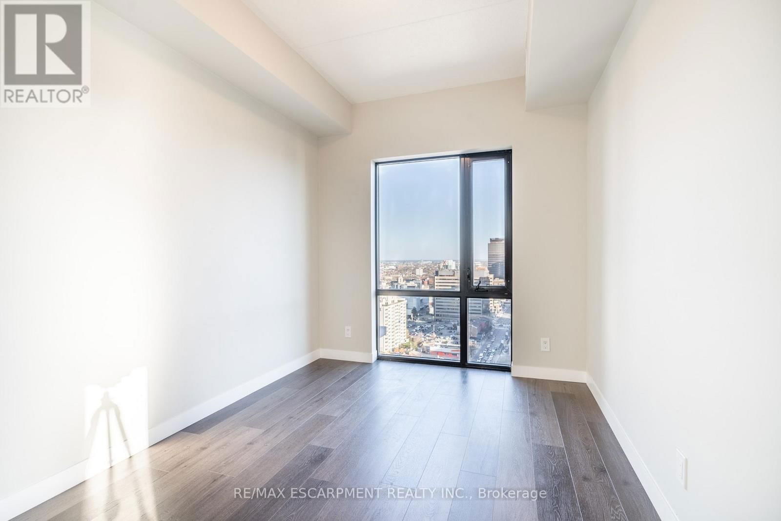 2014 - 15 QUEEN STREET SOUTH Image 7
