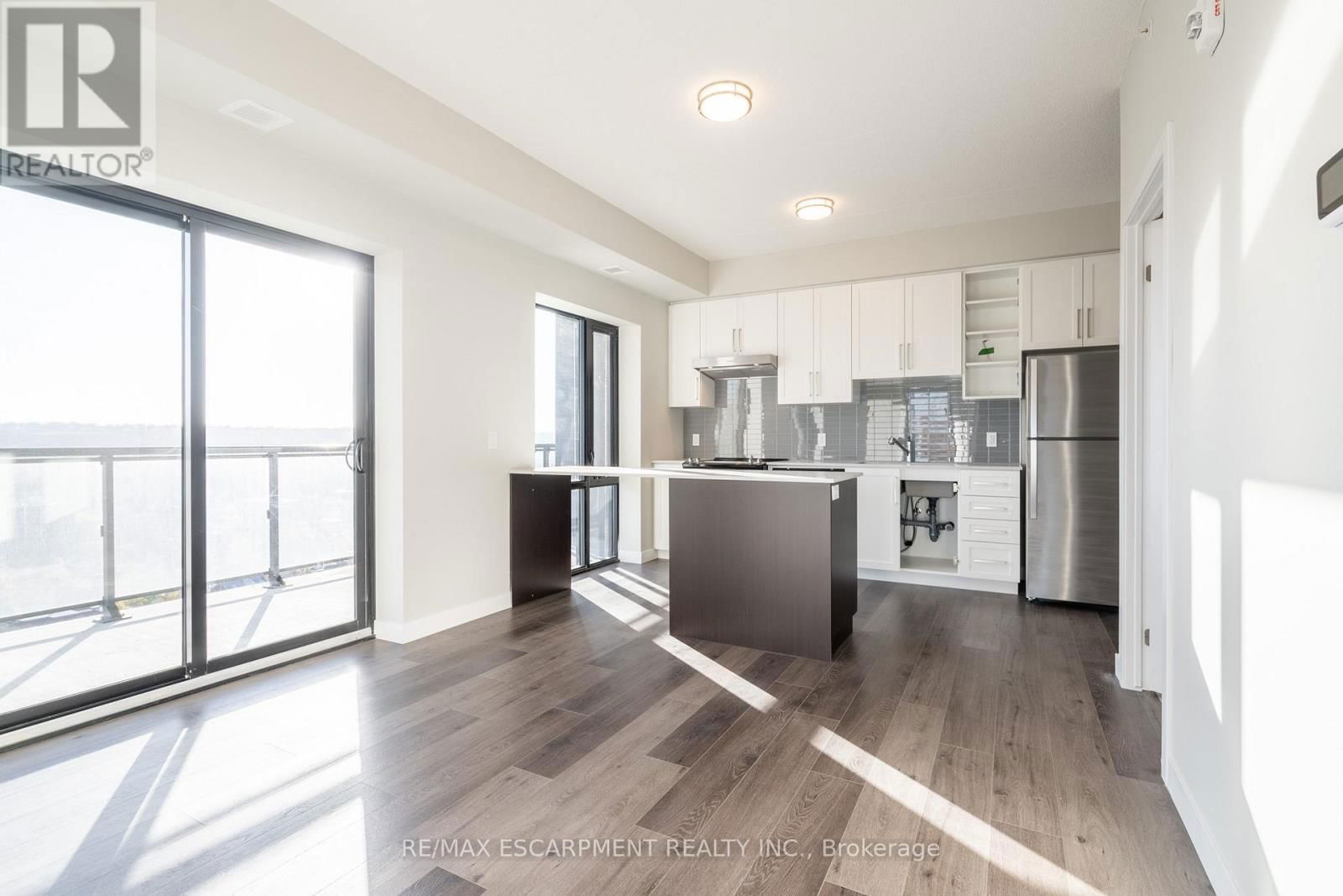 2014 - 15 QUEEN STREET SOUTH Image 10