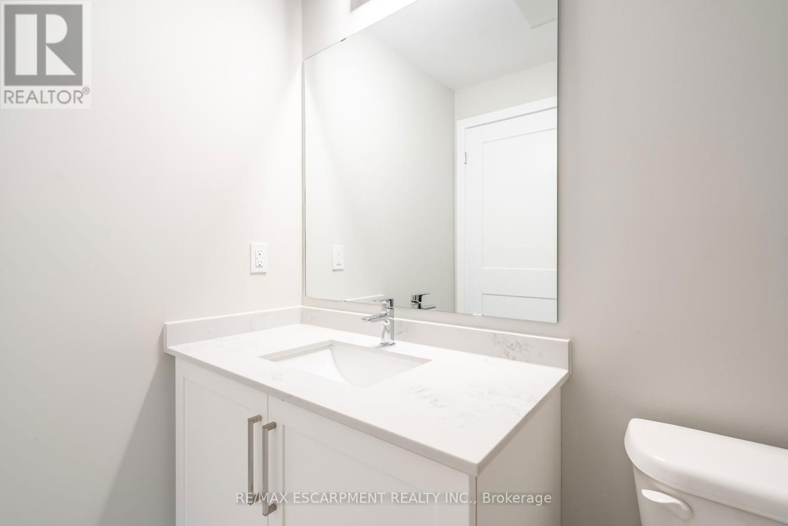 2014 - 15 QUEEN STREET SOUTH Image 12