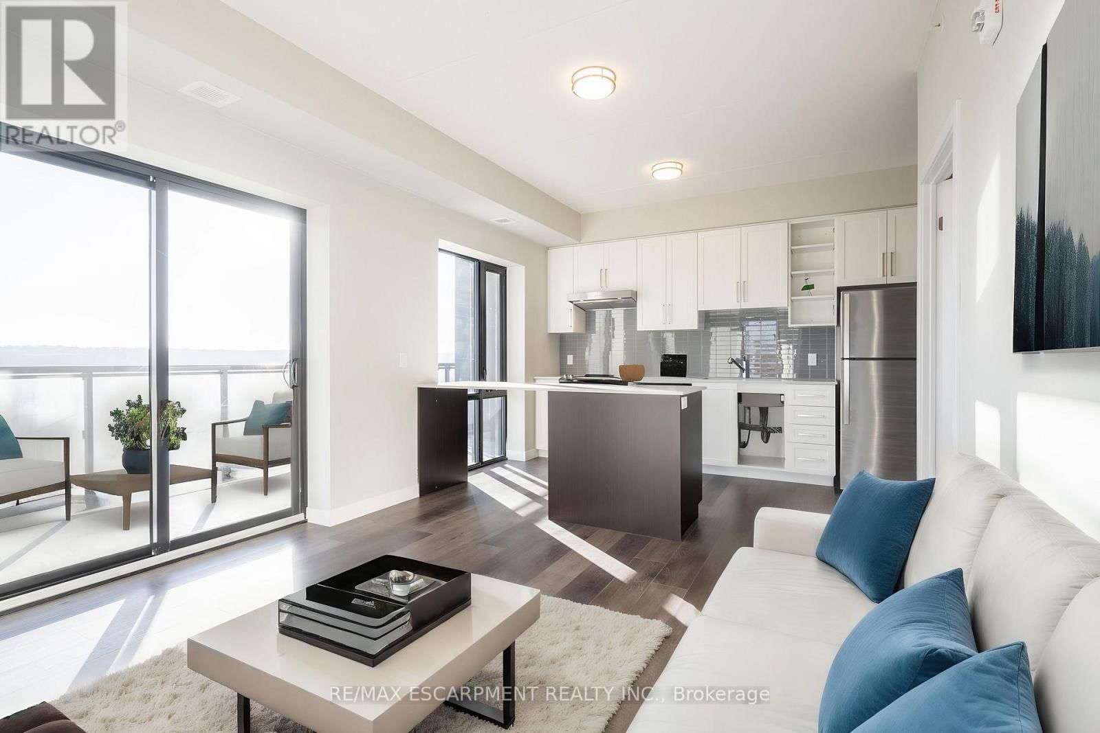 2014 - 15 QUEEN STREET SOUTH Image 2