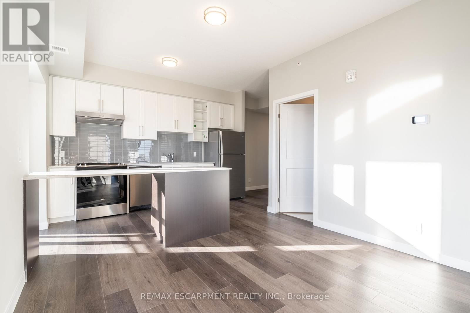 2014 - 15 QUEEN STREET SOUTH Image 5