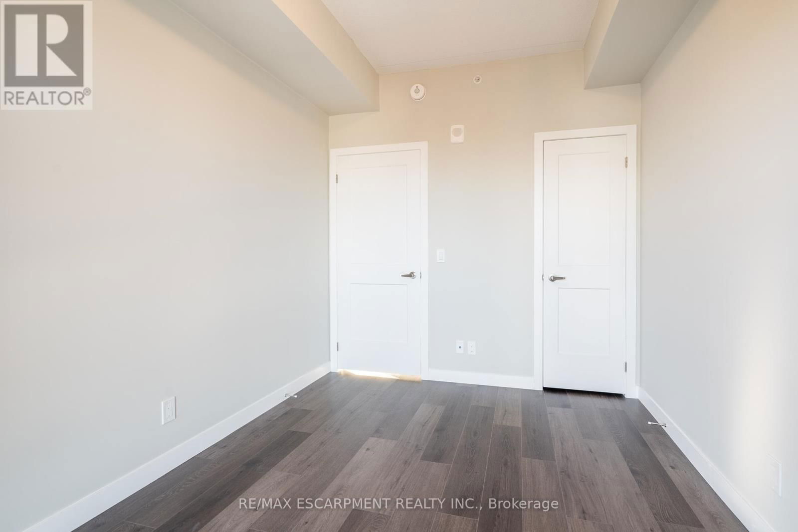 2014 - 15 QUEEN STREET SOUTH Image 9